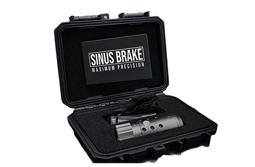 Der Sinus Brake kombiniert Mündungsbremse und Barrel Tuner für präzise Schüsse, optimiert die Geschossausgangsrichtung und ist 100% "Made in Germany".